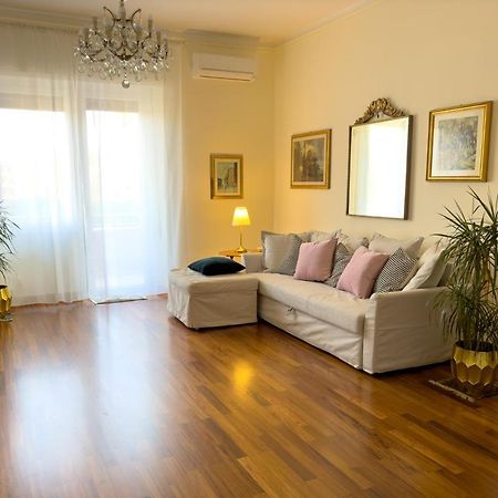 Elegant Apartment In City Center Cagliari Exterior foto