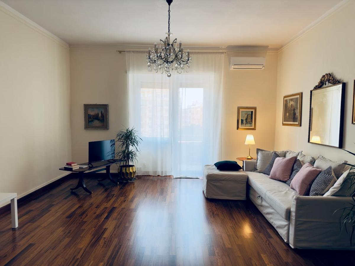 Elegant Apartment In City Center Cagliari Exterior foto