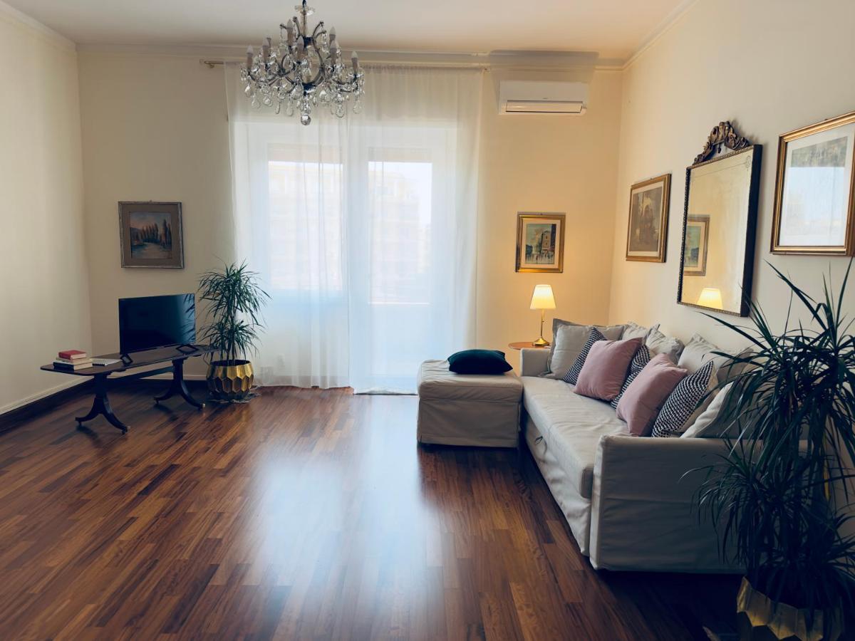 Elegant Apartment In City Center Cagliari Exterior foto